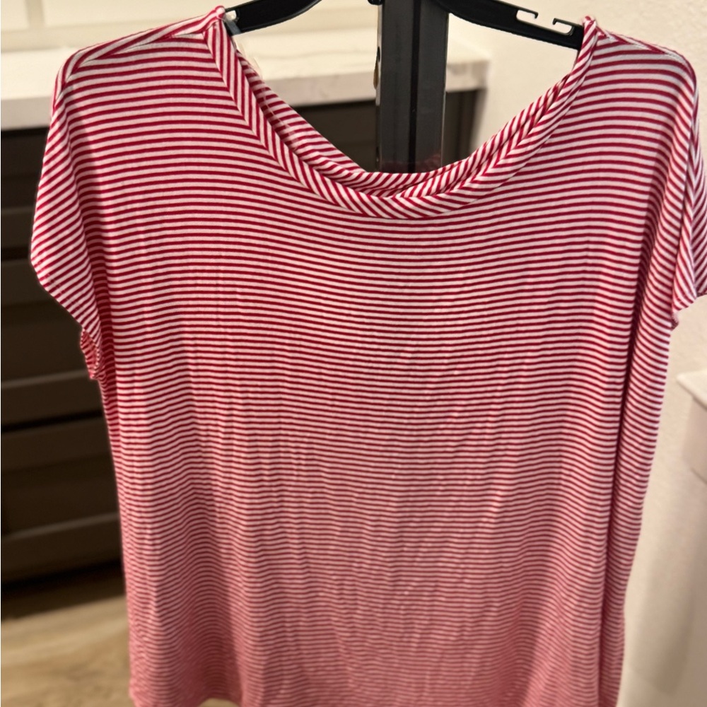 Rae Mode Women's 3XL Red & White Short Sleeve, Round neck, keyhole back  NWT